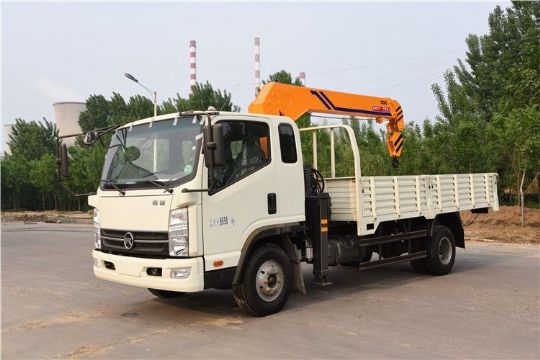 點擊查看詳細信息<br>標題：5噸凱馬隨車吊 閱讀次數(shù)：2332