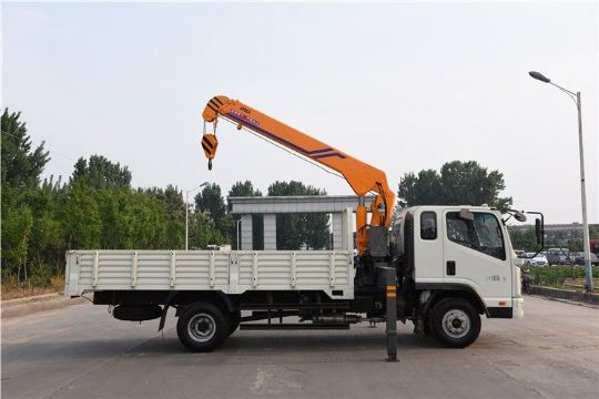 點擊查看詳細信息<br>標題：5噸凱馬隨車吊3節(jié)臂 閱讀次數(shù)：2487