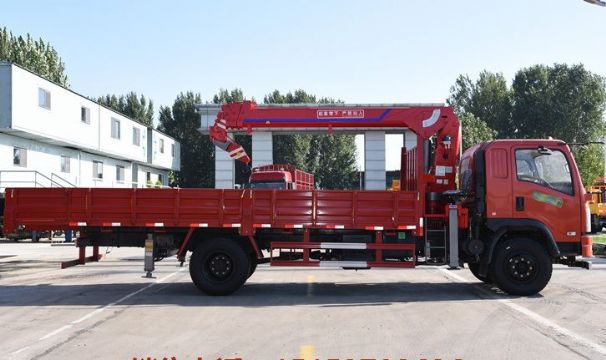點擊查看詳細(xì)信息<br>標(biāo)題：6.3噸東風(fēng)160馬力隨車吊 閱讀次數(shù)：1677