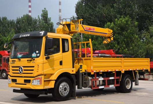 點擊查看詳細信息<br>標題：8噸大運隨車吊 閱讀次數(shù)：1829