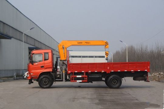 點擊查看詳細(xì)信息<br>標(biāo)題：6.3噸東風(fēng)180馬力隨車吊 閱讀次數(shù)：1619