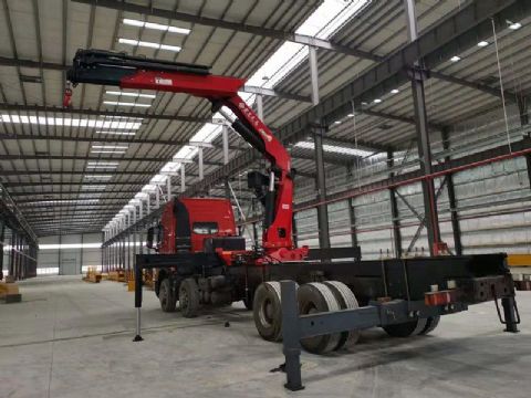 點擊查看詳細信息<br>標(biāo)題：15噸折臂吊 閱讀次數(shù)：2503
